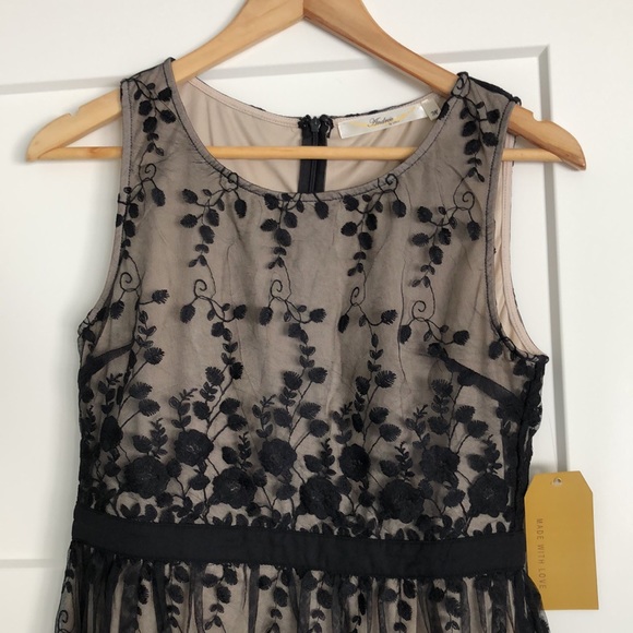 Andree by Unit Dress - Picture 2 of 3